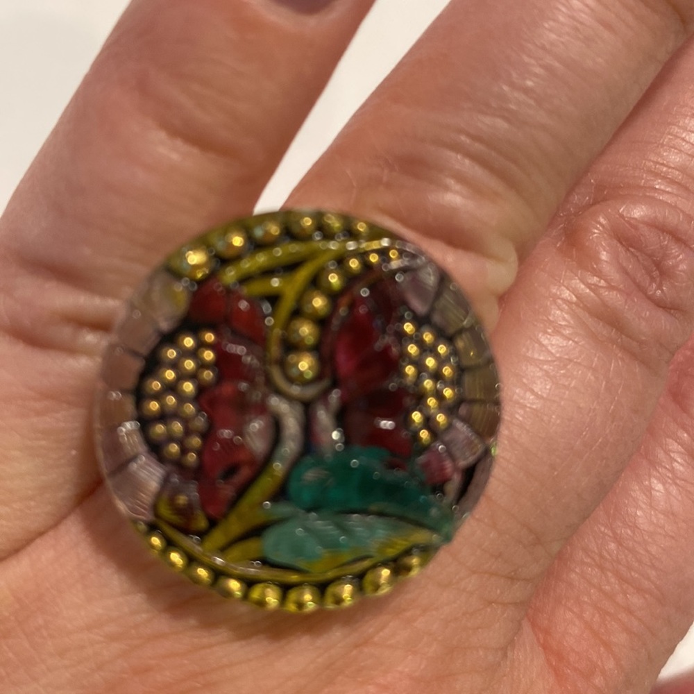 Fun big ring - Picture 2 of 3